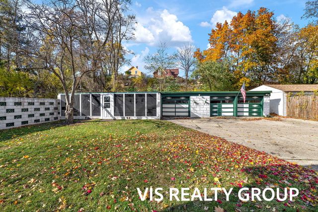 1854 Lake Avenue, Muskegon, MI 49445