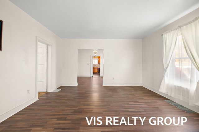 1854 Lake Avenue, Muskegon, MI 49445