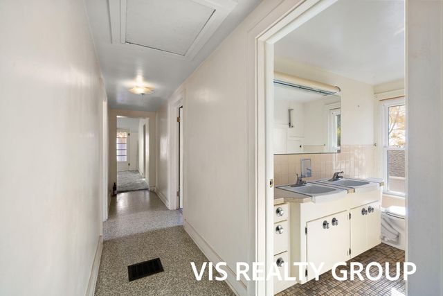 1854 Lake Avenue, Muskegon, MI 49445