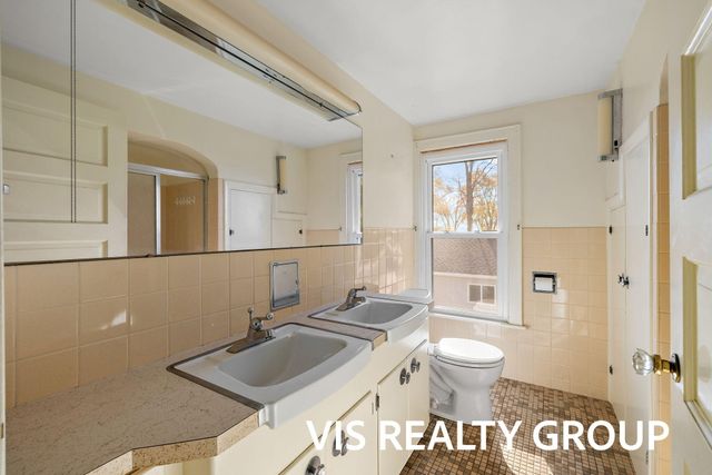 1854 Lake Avenue, Muskegon, MI 49445