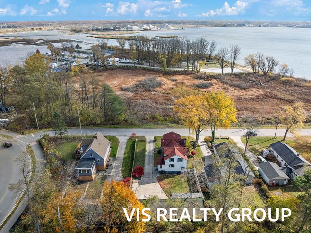 1854 Lake Avenue, Muskegon, MI 49445