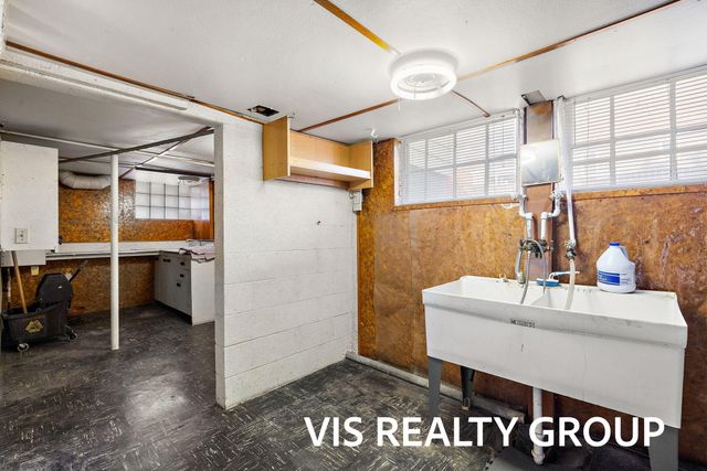 1854 Lake Avenue, Muskegon, MI 49445