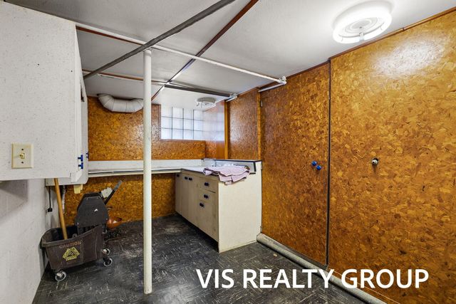 1854 Lake Avenue, Muskegon, MI 49445