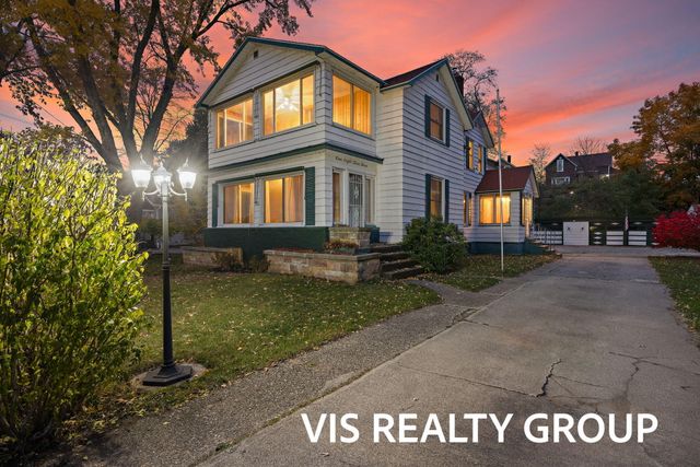 1854 Lake Avenue, Muskegon, MI 49445