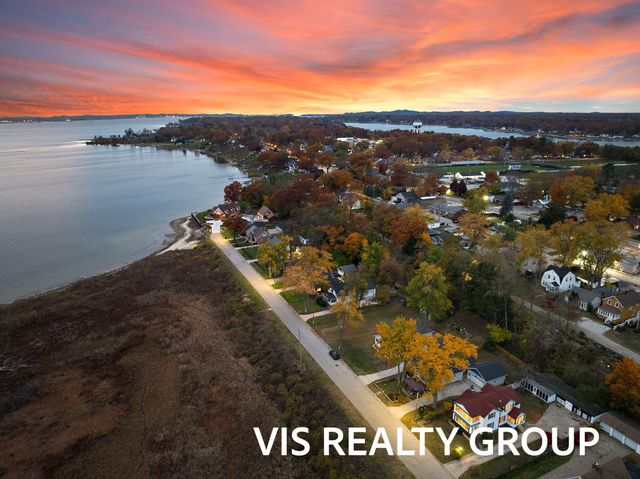 1854 Lake Avenue, Muskegon, MI 49445