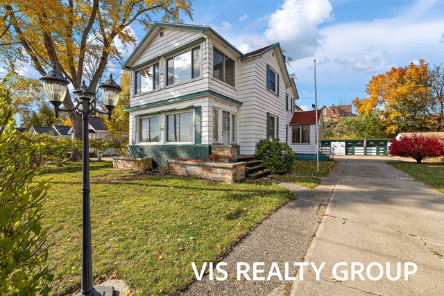 1854 Lake Avenue, Muskegon, MI 49445