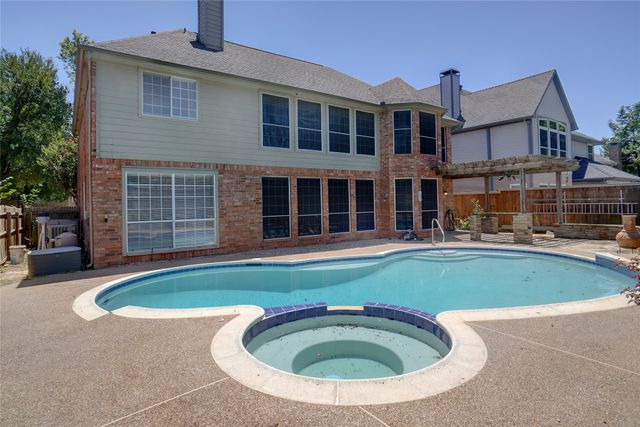 2709 Indian Oak Drive, Grapevine, TX 76051