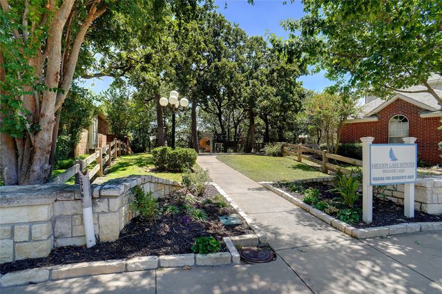 2709 Indian Oak Drive, Grapevine, TX 76051