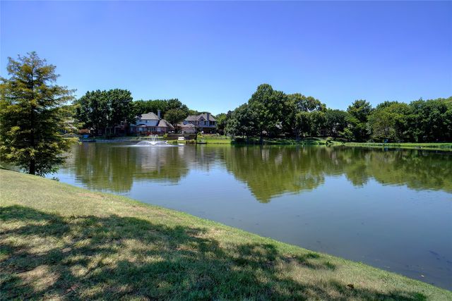 2709 Indian Oak Drive, Grapevine, TX 76051