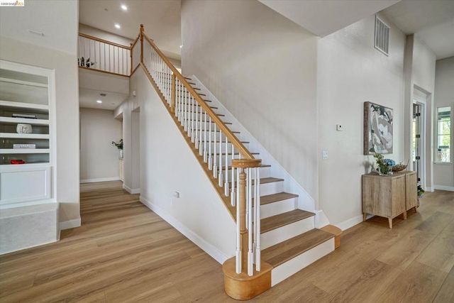 547 Lakeview Dr, Brentwood, CA 94513