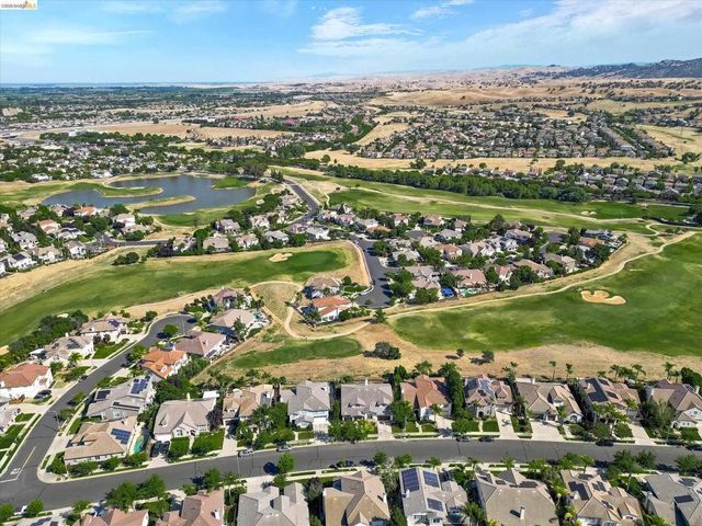 547 Lakeview Dr, Brentwood, CA 94513