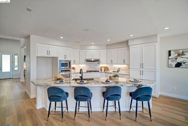 547 Lakeview Dr, Brentwood, CA 94513