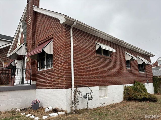 5916 Alpha Avenue, St Louis, MO 63147