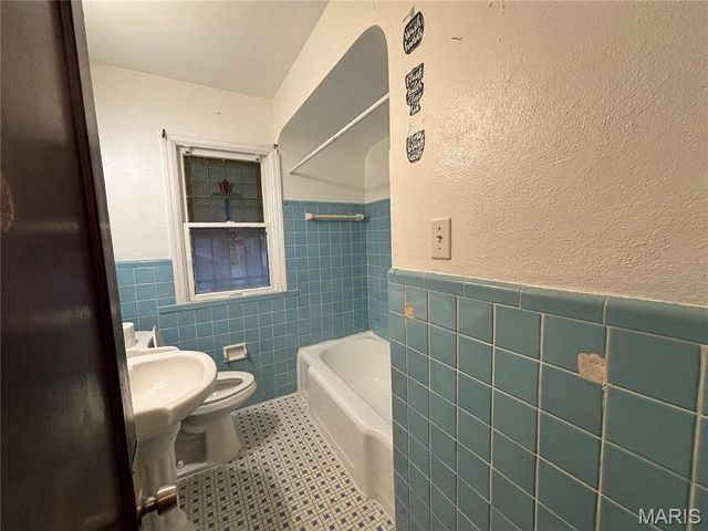 5916 Alpha Avenue, St Louis, MO 63147