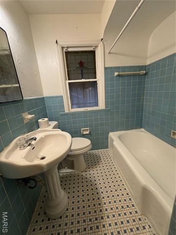 5916 Alpha Avenue, St Louis, MO 63147