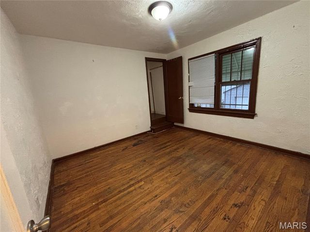 5916 Alpha Avenue, St Louis, MO 63147