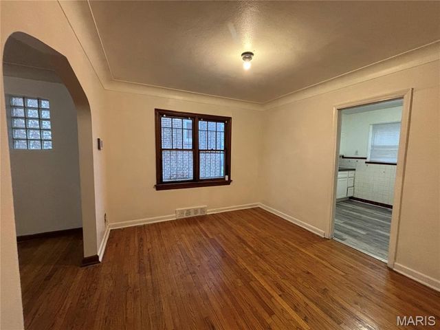 5916 Alpha Avenue, St Louis, MO 63147