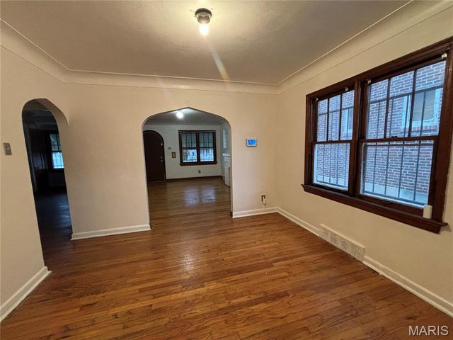 5916 Alpha Avenue, St Louis, MO 63147