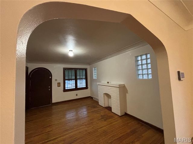 5916 Alpha Avenue, St Louis, MO 63147