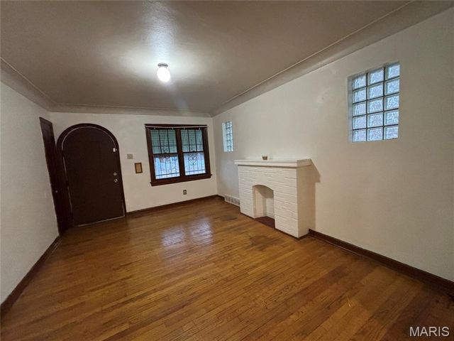 5916 Alpha Avenue, St Louis, MO 63147