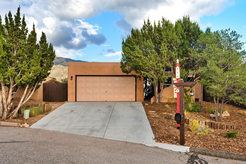 2820 TRAMWAY Circle NE, Albuquerque, NM 87122