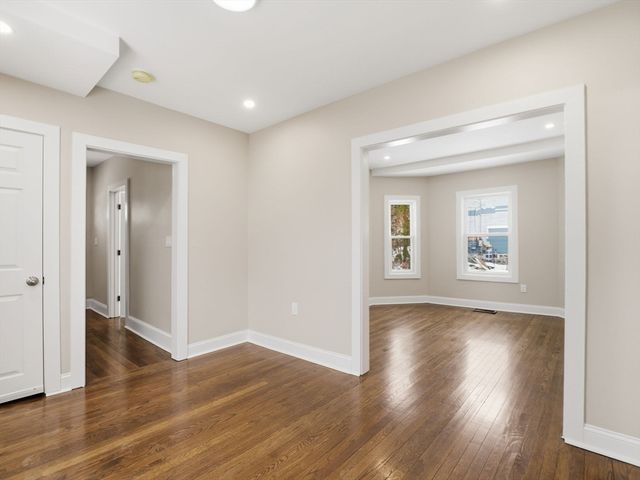 37 Stavely St, Lowell, MA 01852