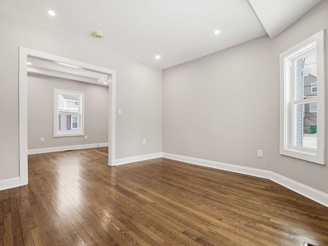 37 Stavely St, Lowell, MA 01852