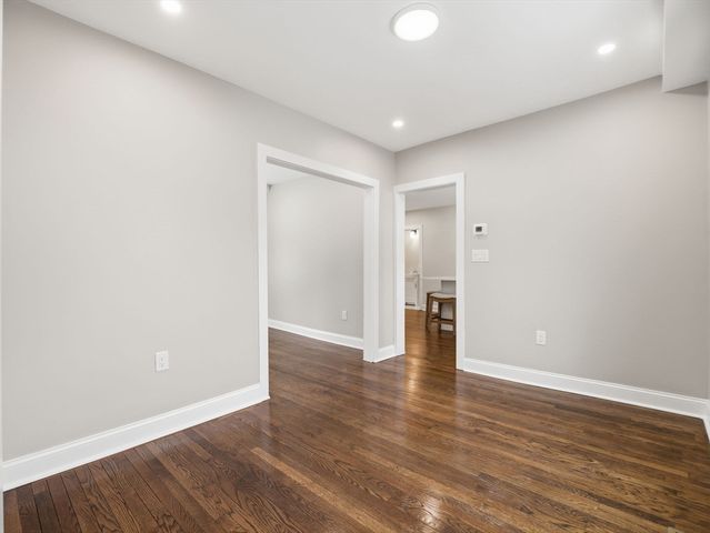 37 Stavely St, Lowell, MA 01852