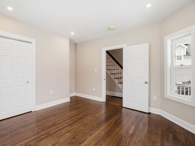 37 Stavely St, Lowell, MA 01852