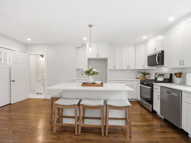 37 Stavely St, Lowell, MA 01852