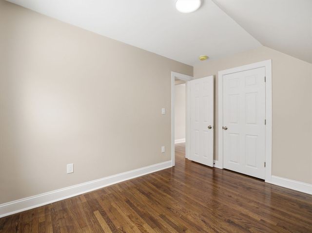 37 Stavely St, Lowell, MA 01852