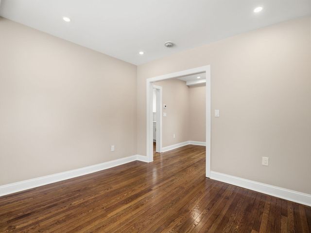 37 Stavely St, Lowell, MA 01852