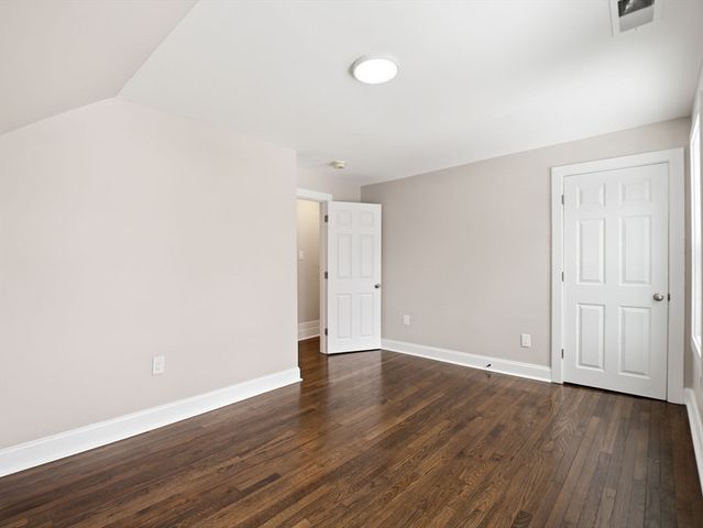 37 Stavely St, Lowell, MA 01852
