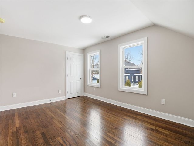 37 Stavely St, Lowell, MA 01852