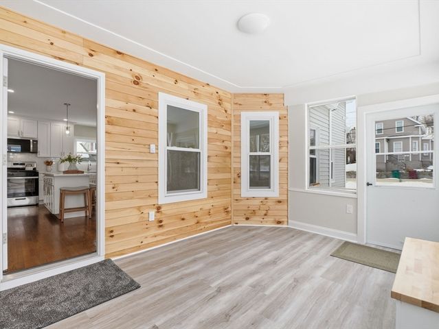 37 Stavely St, Lowell, MA 01852