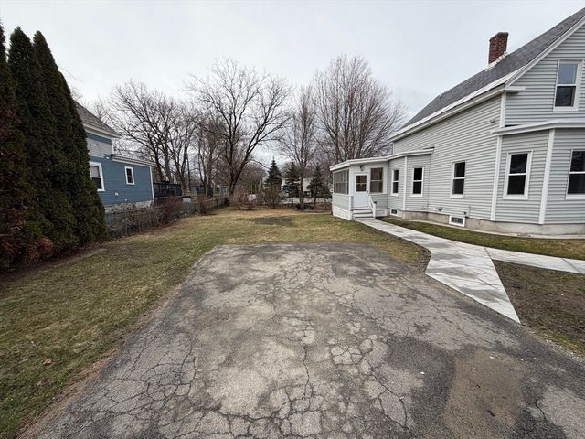37 Stavely St, Lowell, MA 01852