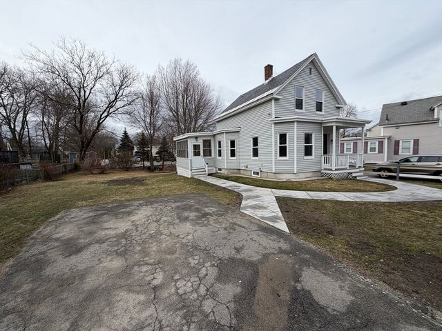 37 Stavely St, Lowell, MA 01852