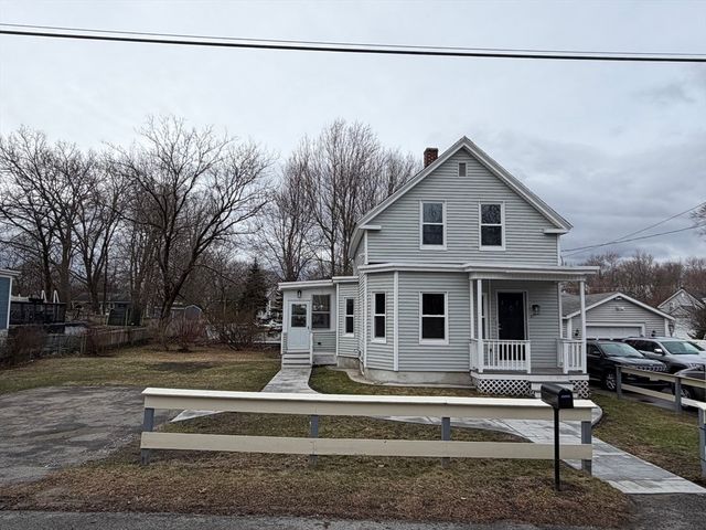 37 Stavely St, Lowell, MA 01852