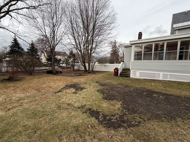 37 Stavely St, Lowell, MA 01852