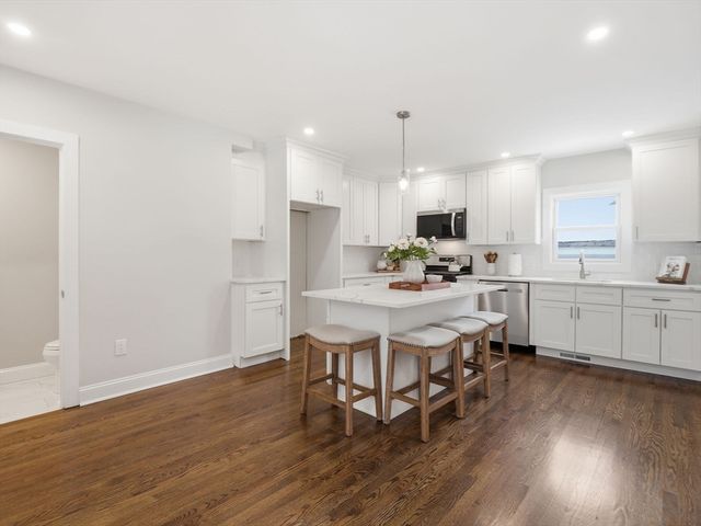 37 Stavely St, Lowell, MA 01852