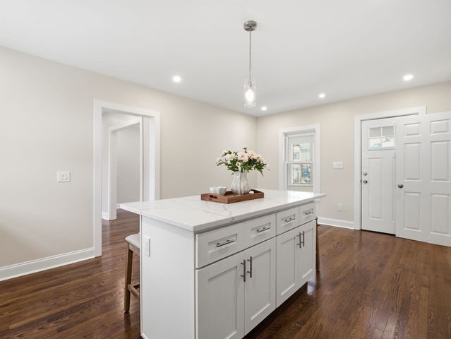 37 Stavely St, Lowell, MA 01852