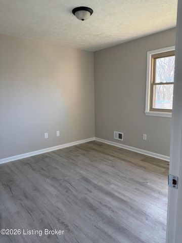 723 Overdale Dr, Louisville, KY 40229