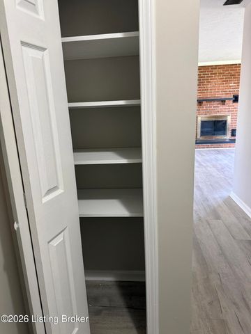 723 Overdale Dr, Louisville, KY 40229