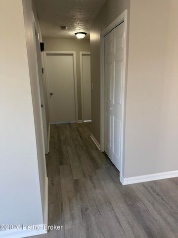 723 Overdale Dr, Louisville, KY 40229