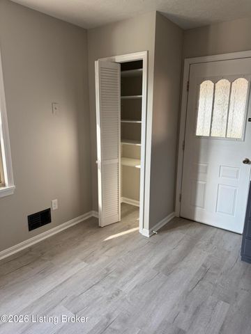 723 Overdale Dr, Louisville, KY 40229