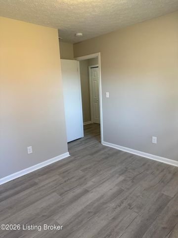 723 Overdale Dr, Louisville, KY 40229