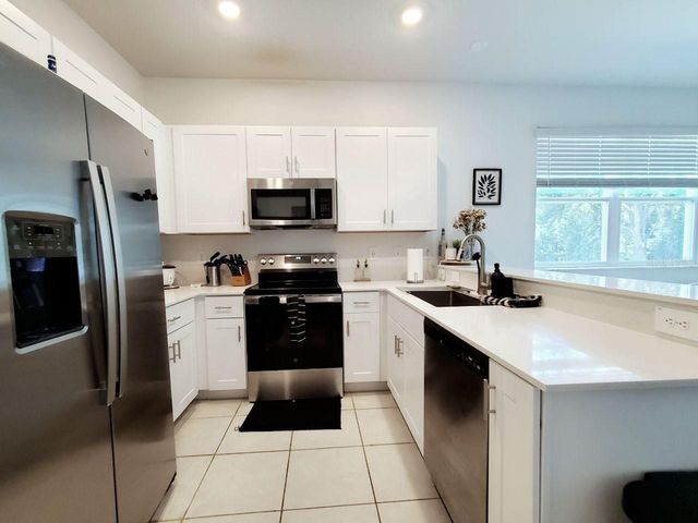 10268 TRUMPET HONEYSUCKLE WAY, San Antonio, FL 33576