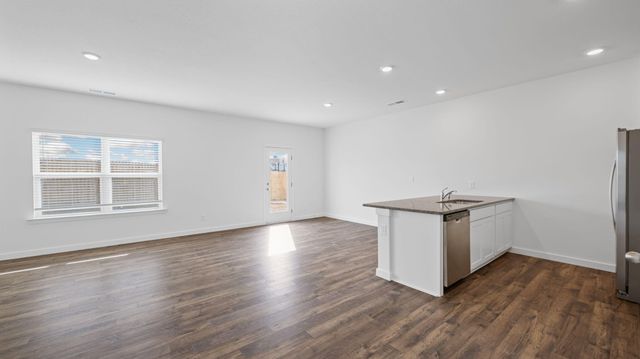 8477 Bright Water Dr, Ooltewah, TN 37363