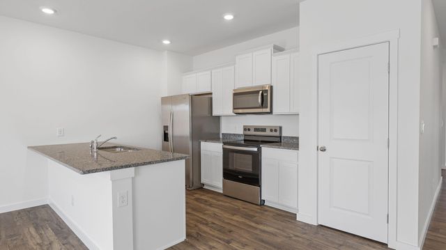 8477 Bright Water Dr, Ooltewah, TN 37363