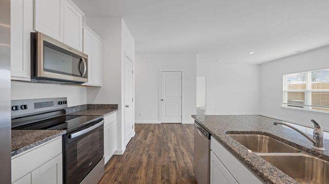 8477 Bright Water Dr, Ooltewah, TN 37363